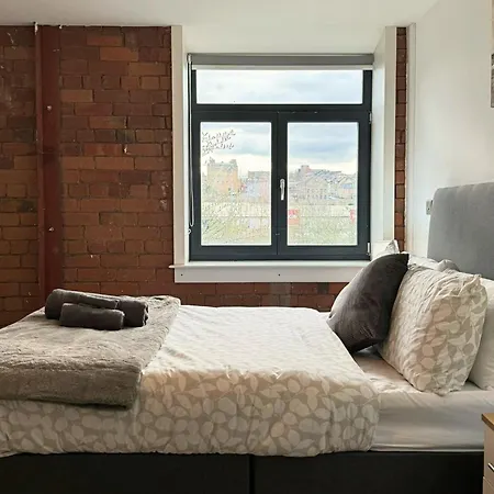 Stunning 2 Bed In Centre With Free Parking - Sleeps 7 Apartment