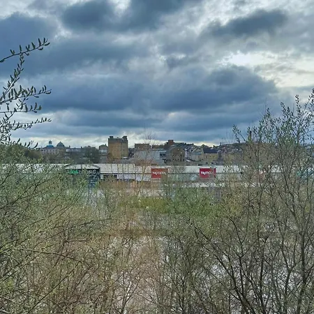 Stunning 2 Bed In Centre With Free Parking - Sleeps 7 Apartment Bradford (West Yorkshire)