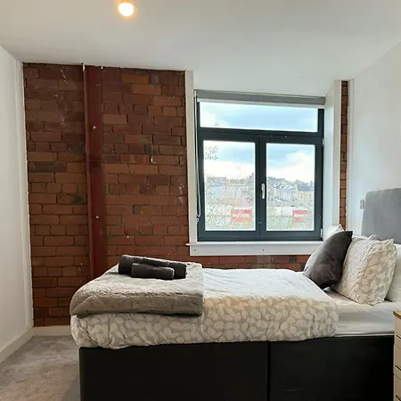 Stunning 2 Bed In Centre With Free Parking - Sleeps 7