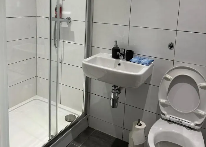 Stunning 2 Bed In Centre With Free Parking - Sleeps 7 *