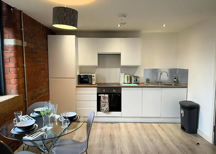 Stunning 2 Bed In Centre With Free Parking - Sleeps 7