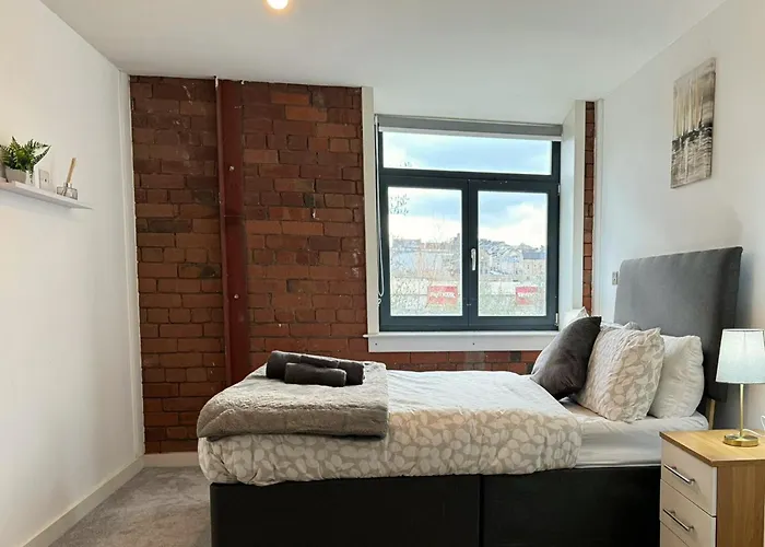 Stunning 2 Bed In Centre With Free Parking - Sleeps 7