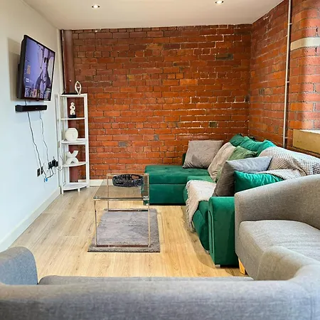 Stunning 2 Bed In Centre With Free Parking - Sleeps 7